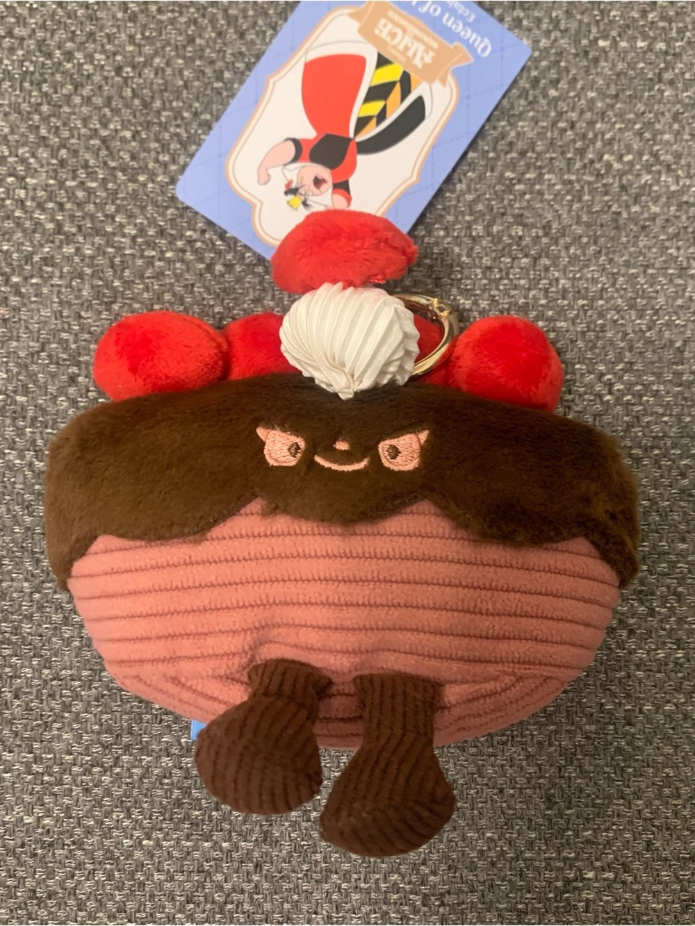BNWT Disney Alice in Wonderland Queen of Hearts Eclair Cupcake Plush Coin Purse